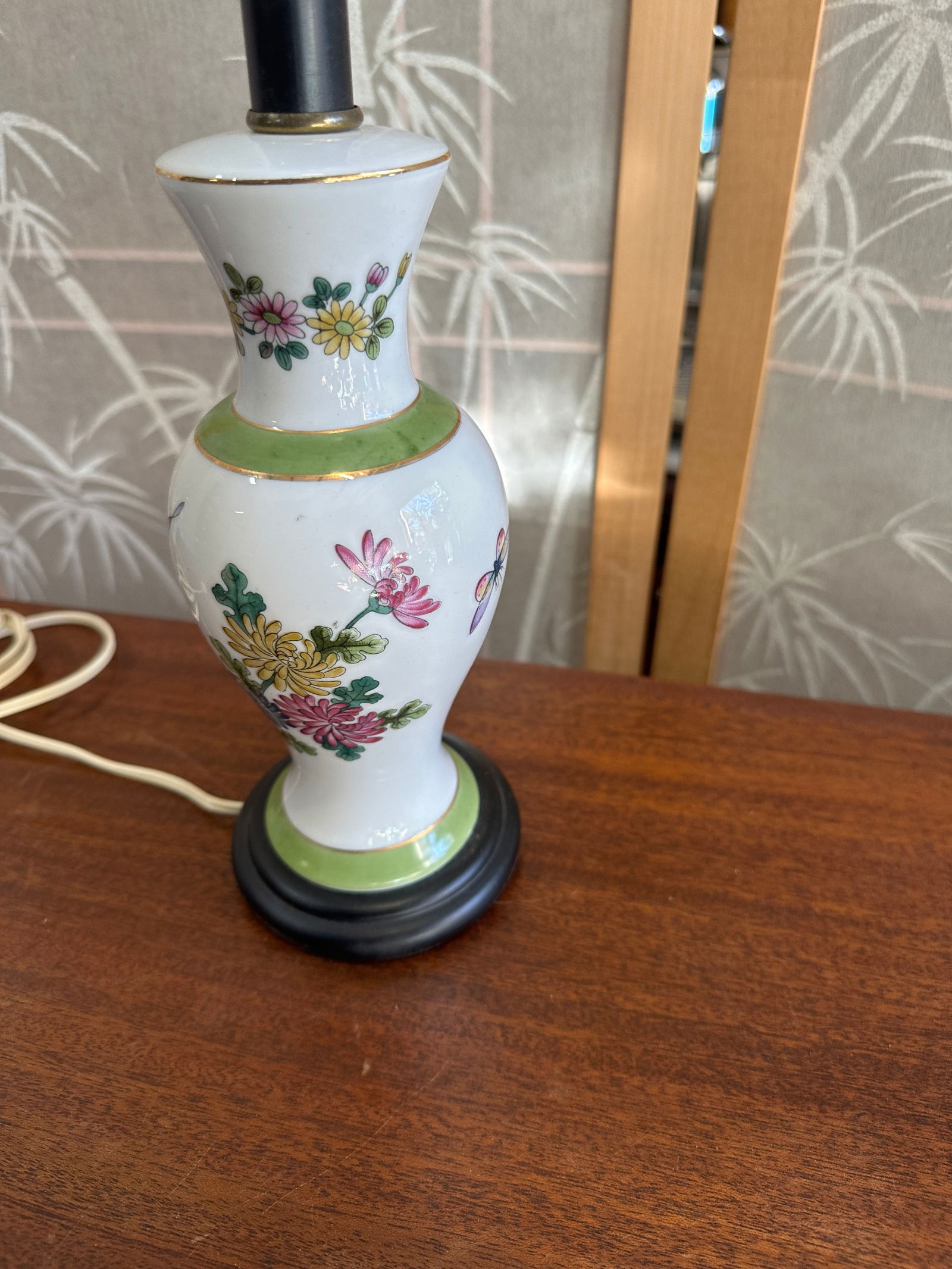 Small Ceramic Vintage Floral Table Lamp With Butterfly Accents - 4