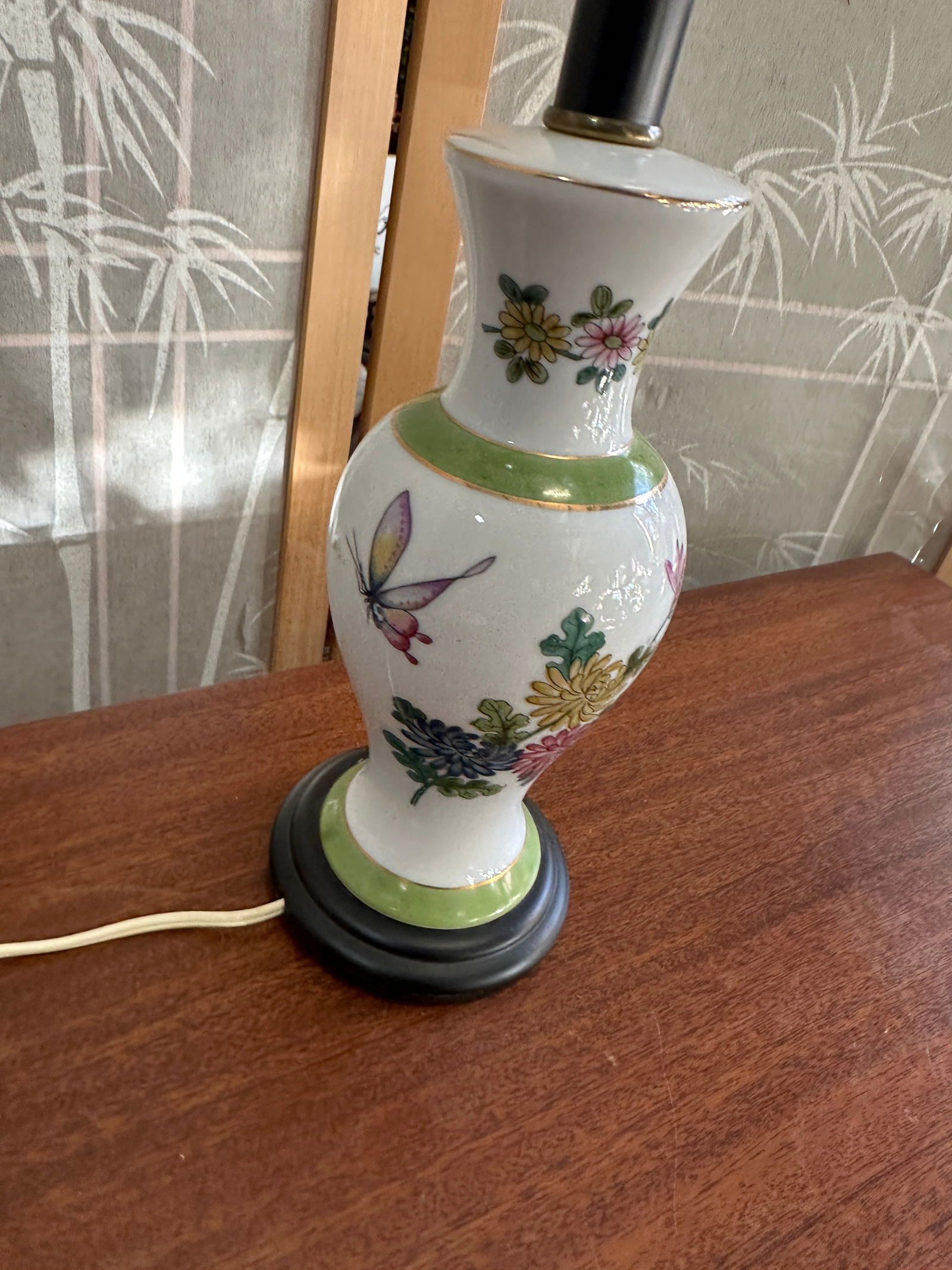 Small Ceramic Vintage Floral Table Lamp With Butterfly Accents - 6