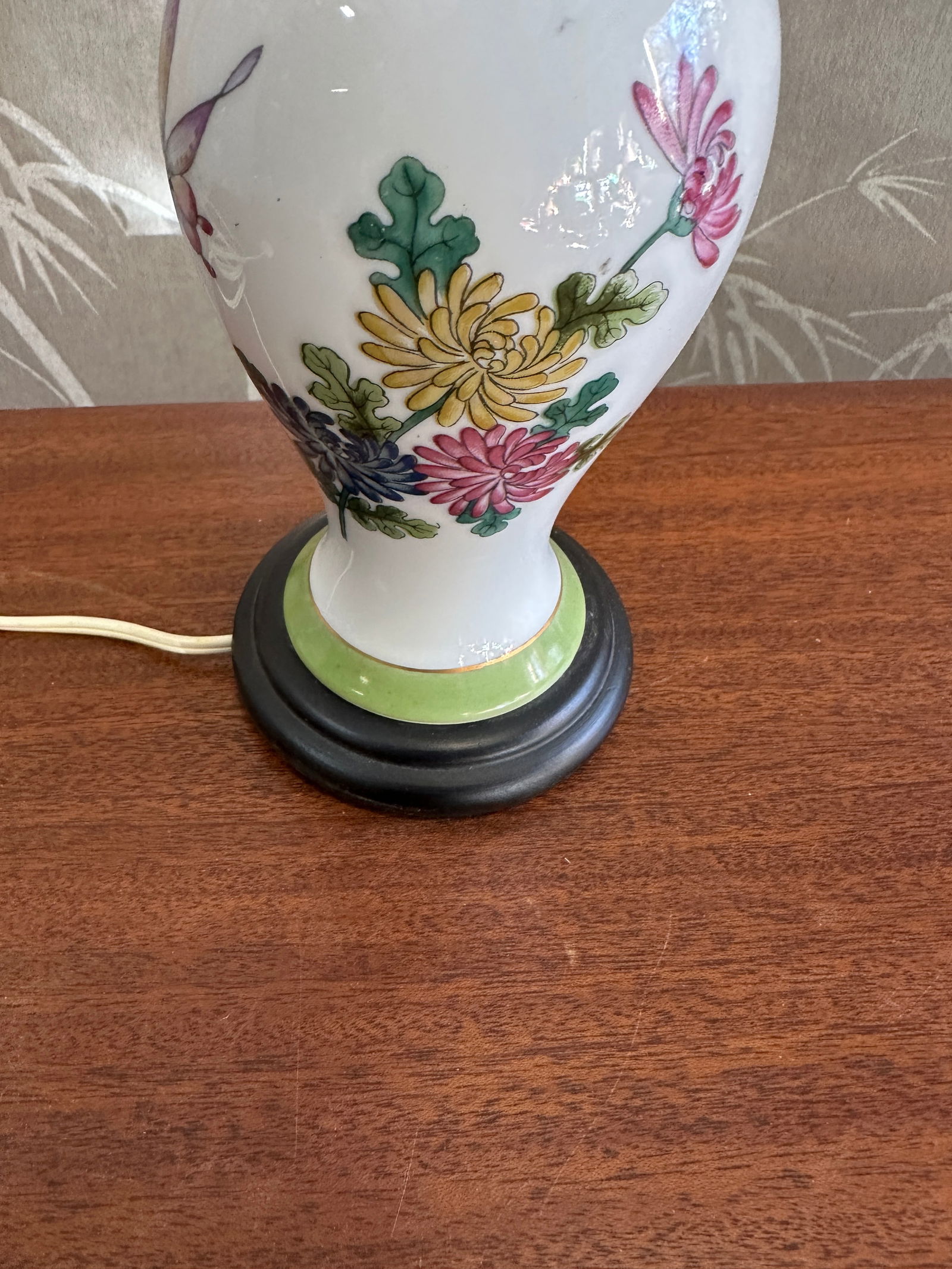 Small Ceramic Vintage Floral Table Lamp With Butterfly Accents - 7