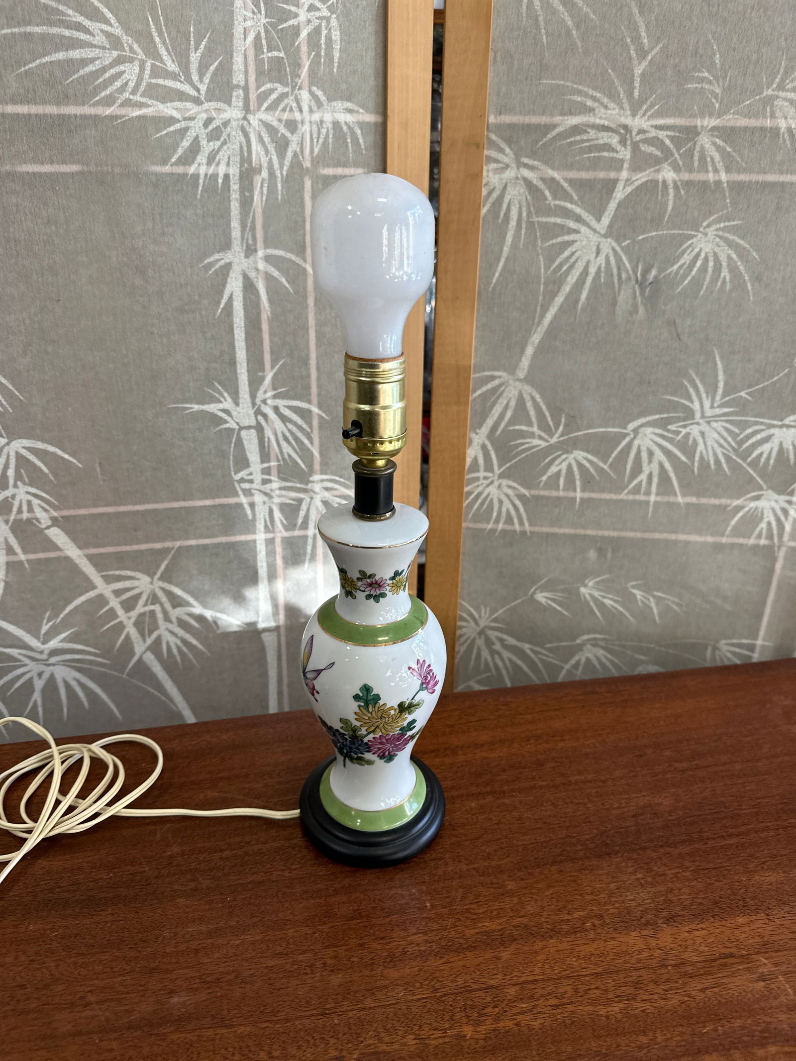 Small Ceramic Vintage Floral Table Lamp With Butterfly Accents - 8