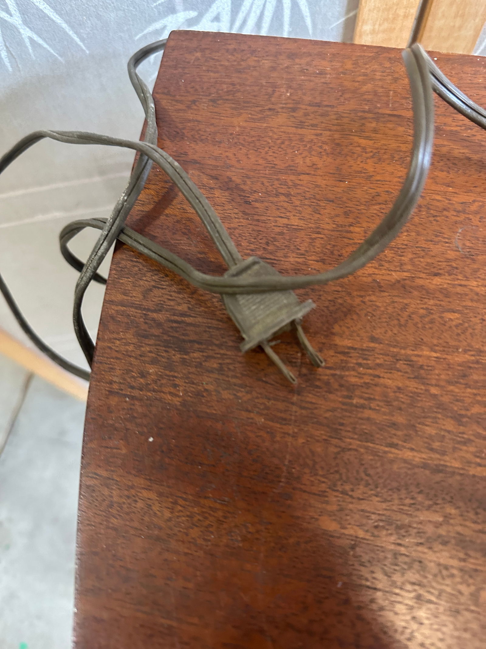 Vintage White Ceramic Table Lamp With Silver Base - 3