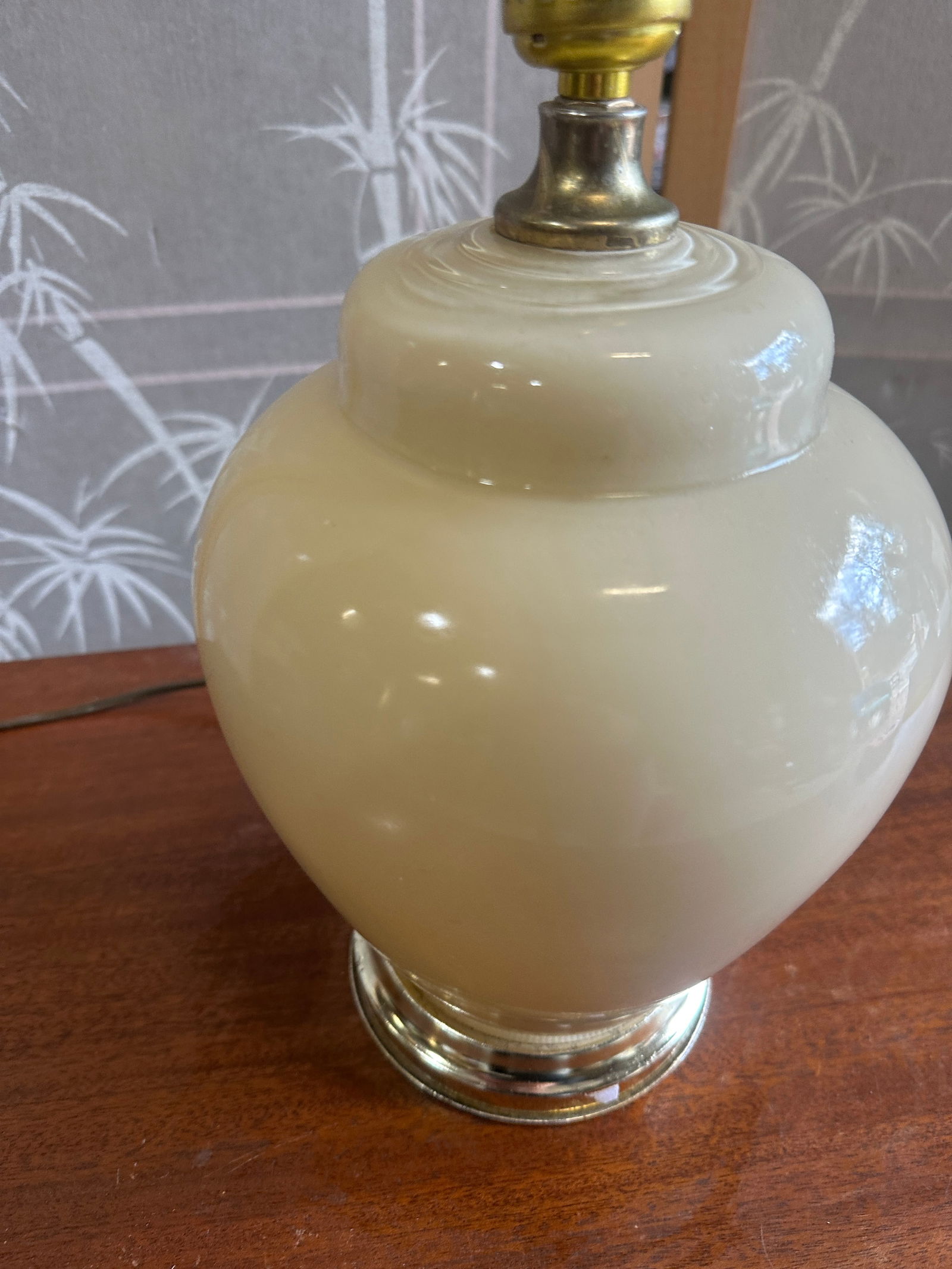 Vintage White Ceramic Table Lamp With Silver Base - 4