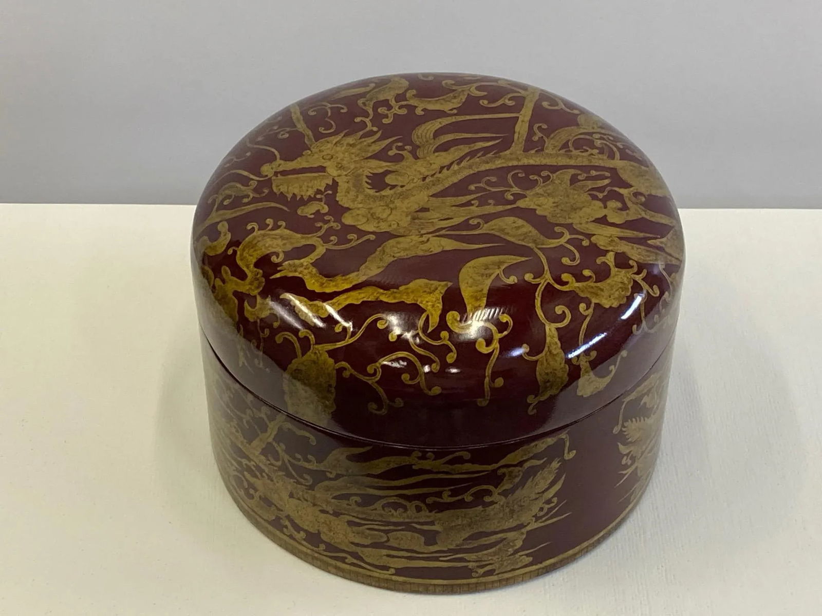 Maitland Smith Red Lacquer & Giltwood Box - 5