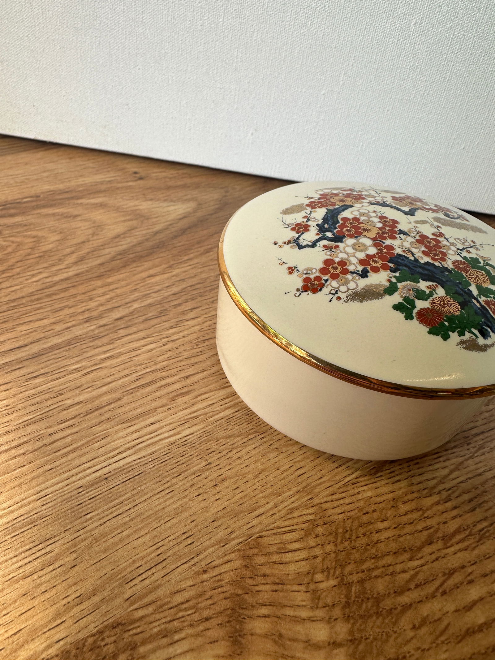 1970s Small White Asian Ceramic Box With Cherry Blossom Details - 2