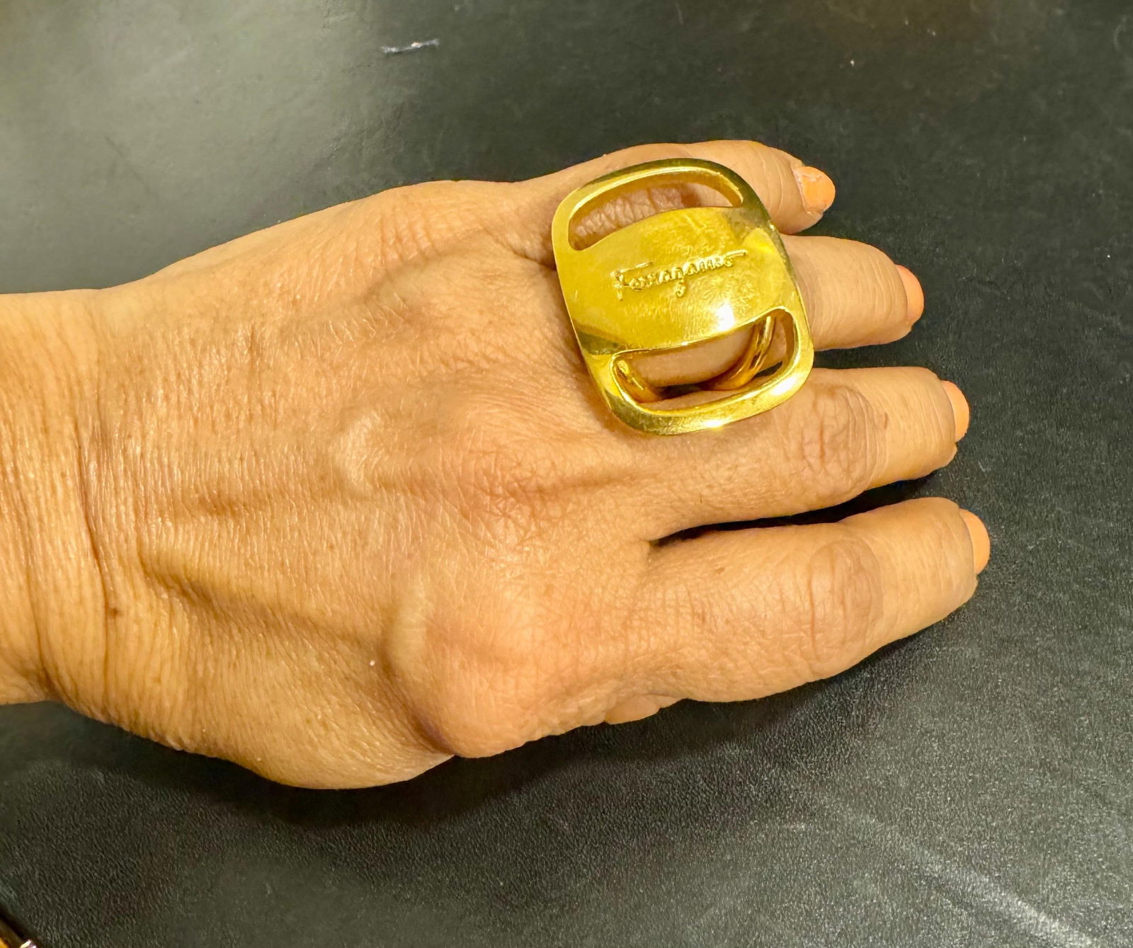 Salvatore Ferragamo Ganchini scarf ring /Ring gold Tone, Medium Size - 14