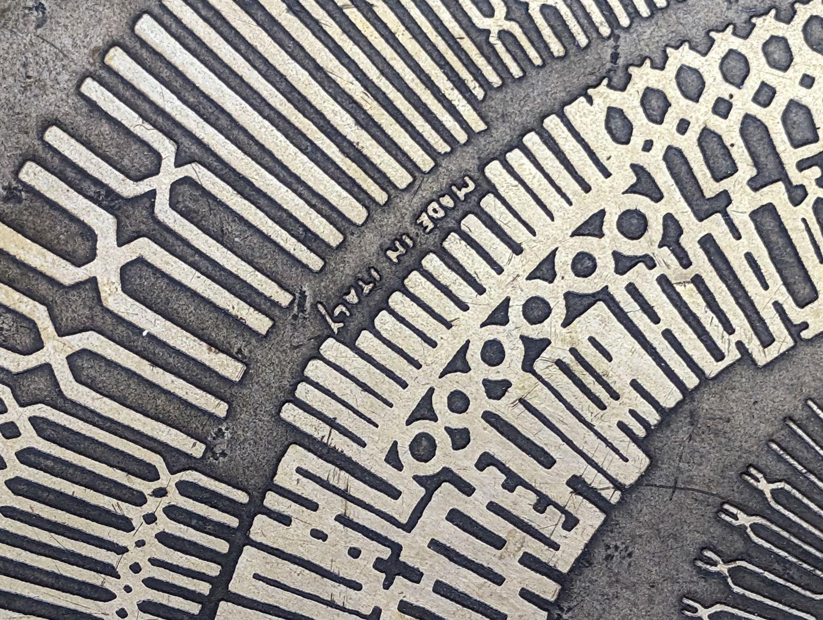 1970s Italian Brutalist Etched Side Table by G. Urso - 3