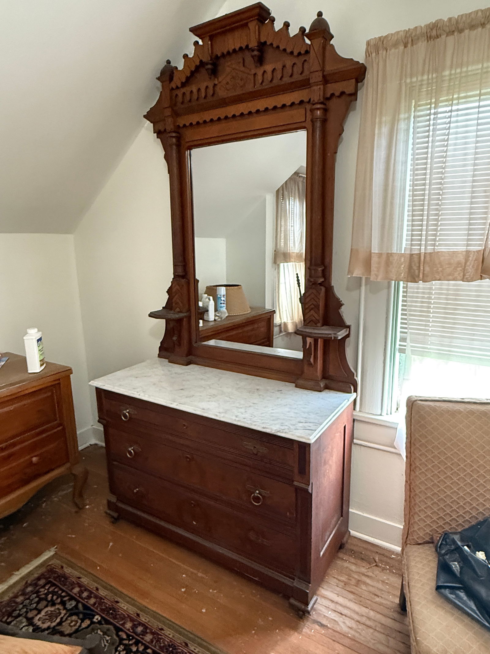 1930s Victorian Style Walnut Dresser With Marble Top and Standing Mirror - 4
