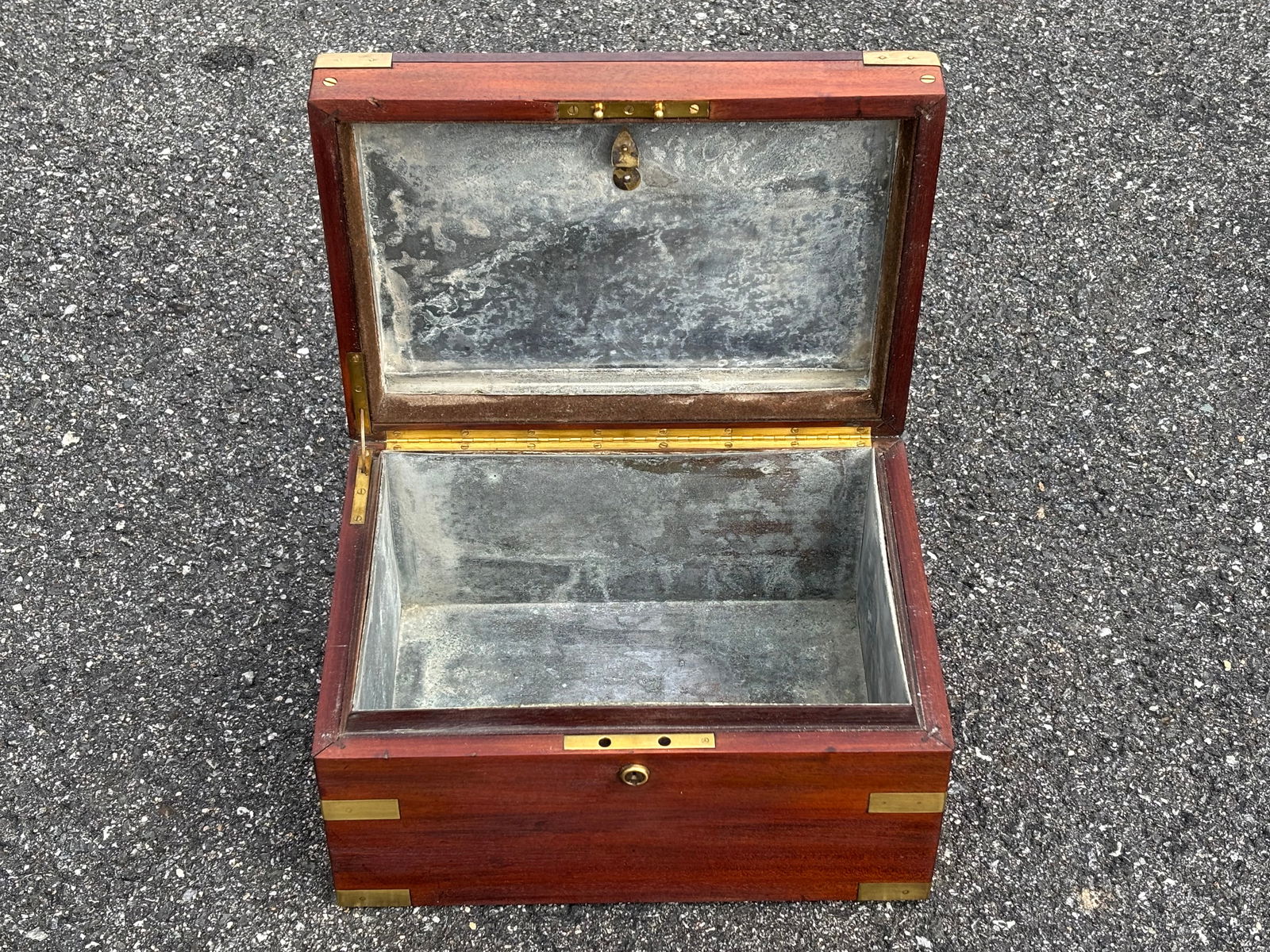 Late 19th C. Mahogany & Brass Bound / Screw Humidor - Large Size, Beautiful Detailing - 2