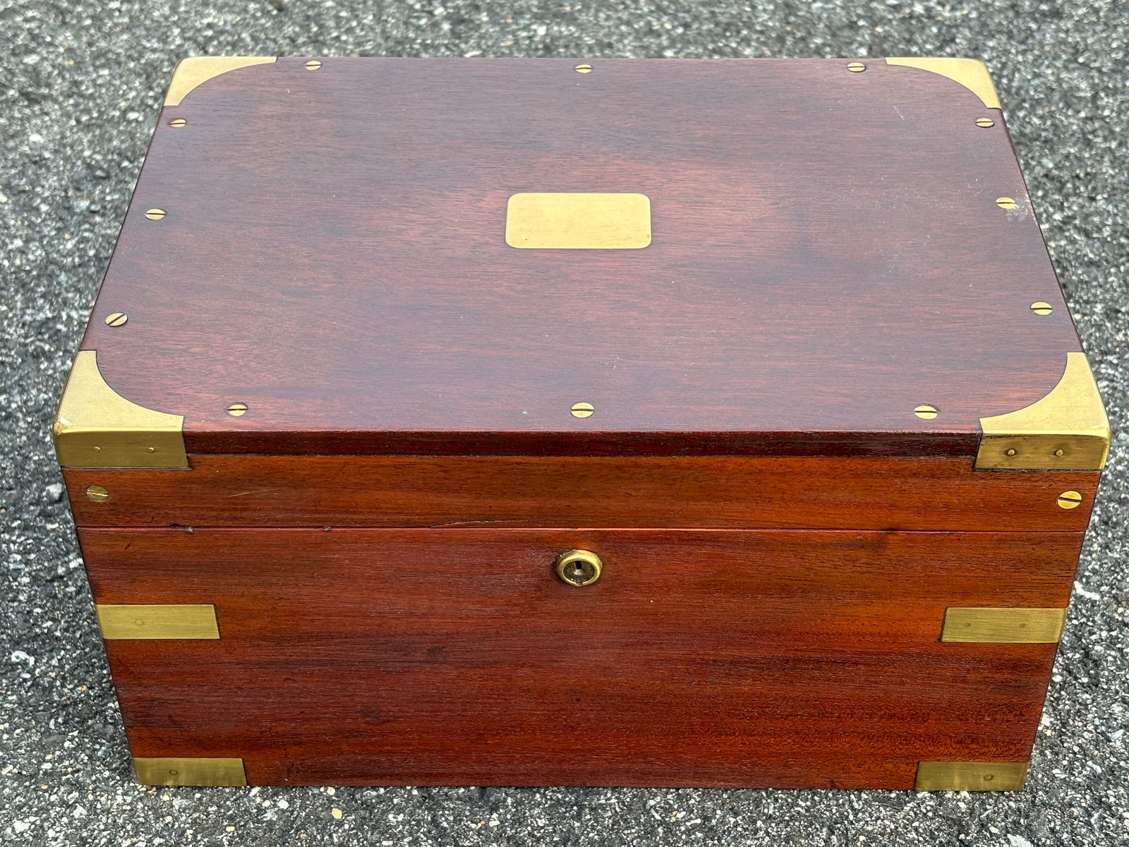 Late 19th C. Mahogany & Brass Bound / Screw Humidor - Large Size, Beautiful Detailing - 4