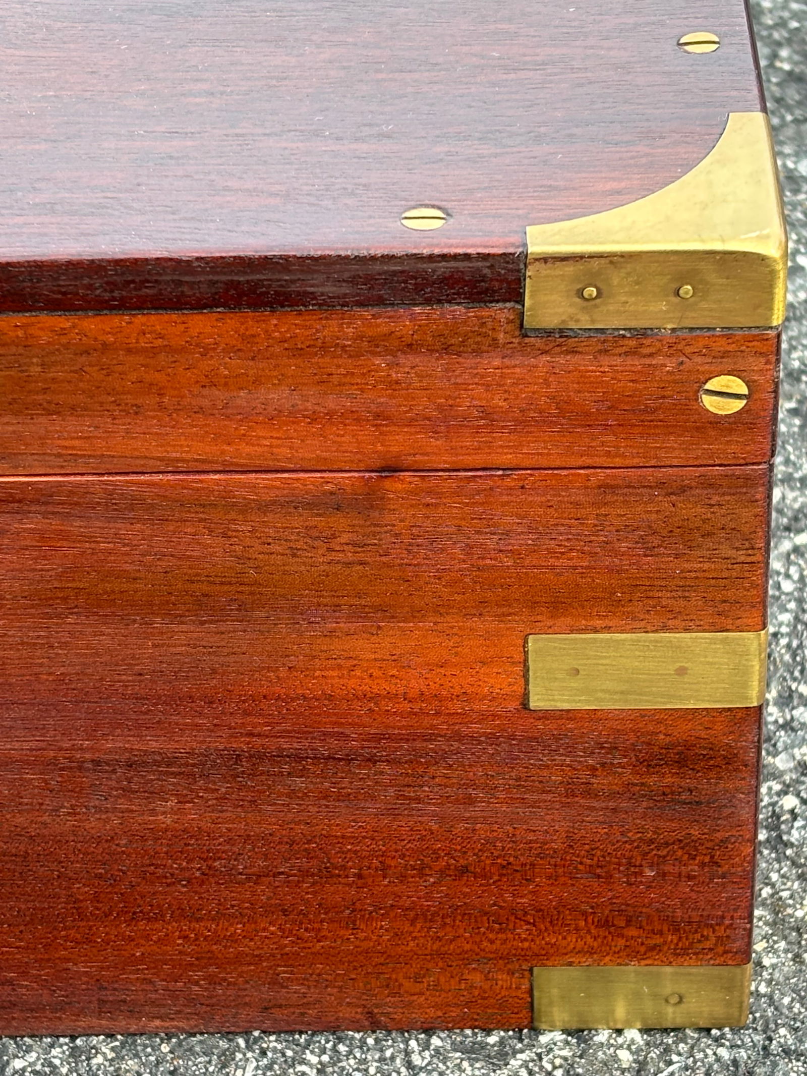 Late 19th C. Mahogany & Brass Bound / Screw Humidor - Large Size, Beautiful Detailing - 6