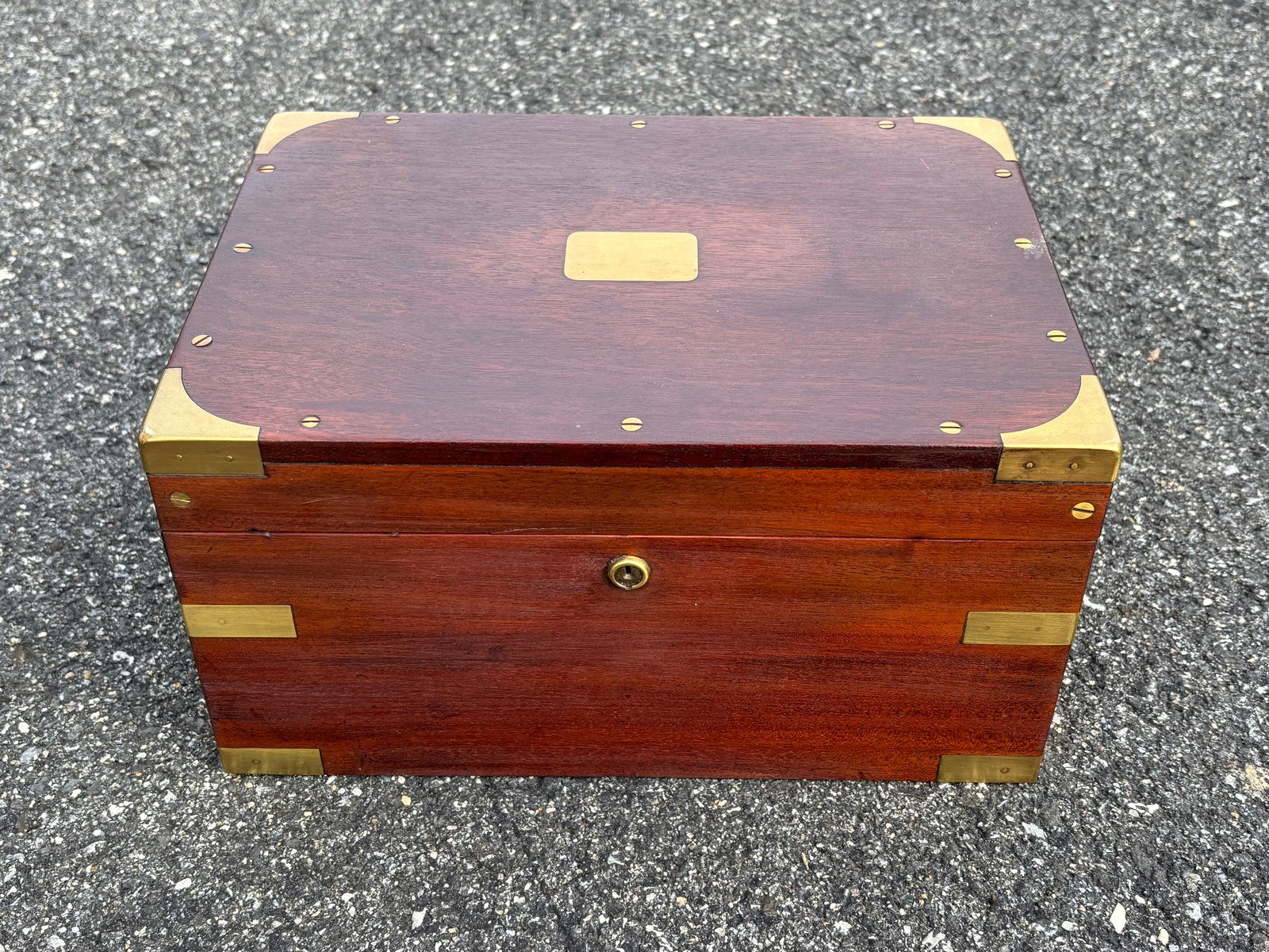 Late 19th C. Mahogany & Brass Bound / Screw Humidor - Large Size, Beautiful Detailing - 7