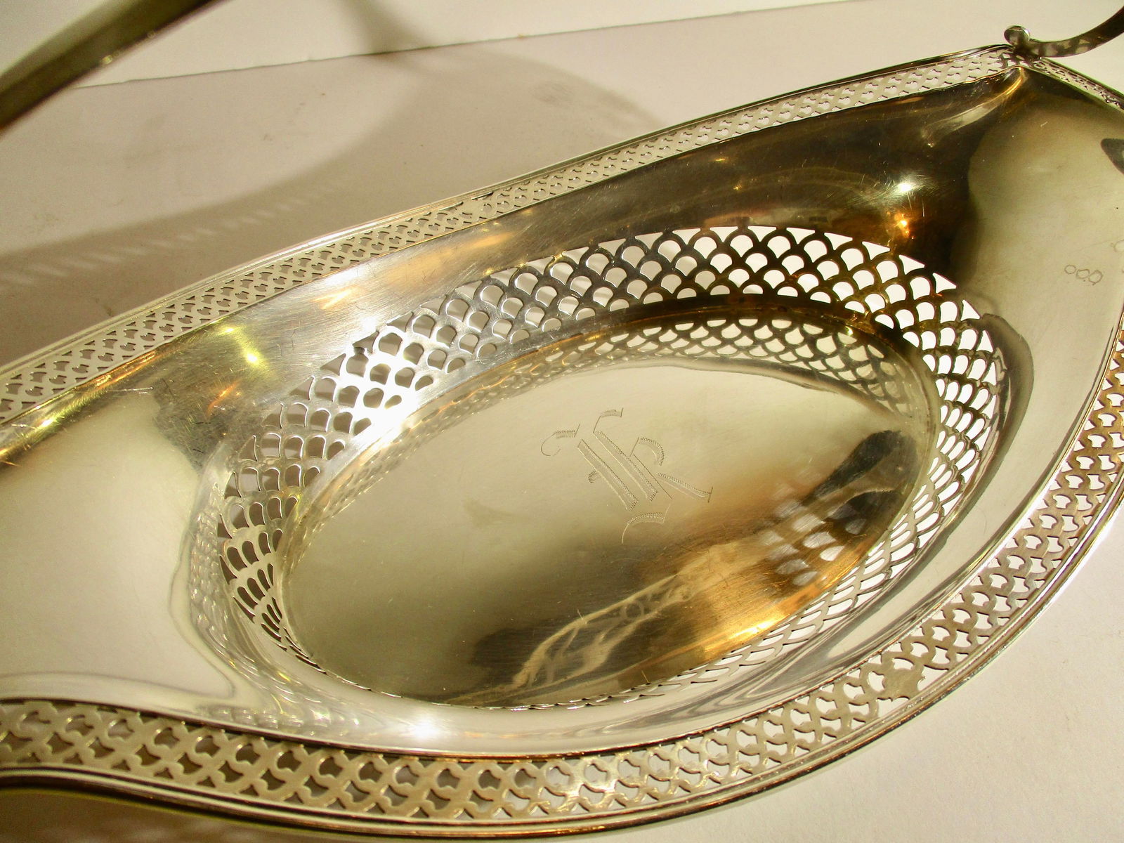 Art Deco Pierced Bread Basket With Handle Sterling 6 Troy Oz. - 2