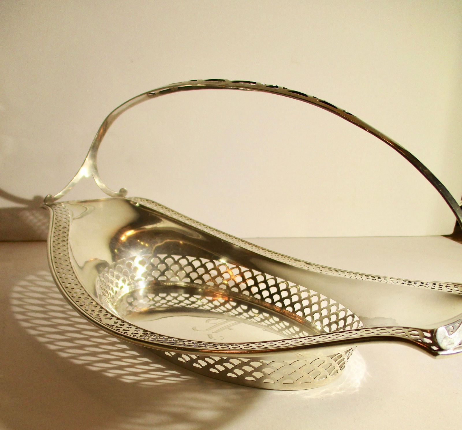 Art Deco Pierced Bread Basket With Handle Sterling 6 Troy Oz. - 4