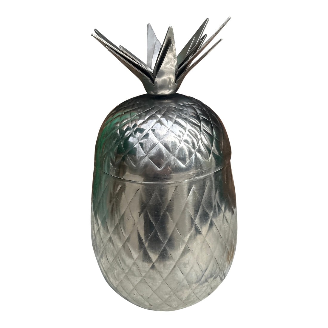 1970s Silver Etched Pineapple Box: Up for consideration is a beautiful vintage silver etched pineapple box. This would look lovely in your home and it is a great conversation starter for your guests. This is also perfect for the