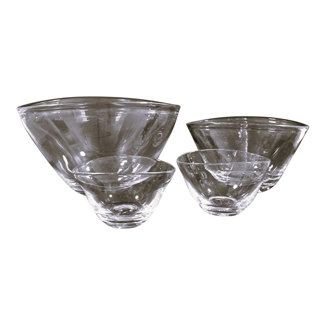 Simon Pearce Hand Blown Glass Barre Oval Bowls Set of 4: The Simon Pearce Hand Blown Glass Barre Oval Bowls Set of 4 is a contemporary and decorative set of bowls designed for all occasions. Handmade in America using art glass production techniques, these
