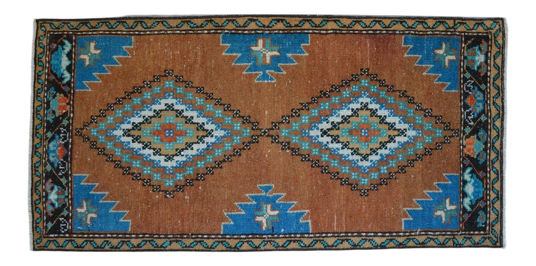 1970s Vintage Hand Knotted Small Rug: a Vintage Turkish Small yastik rug, perfect for entryway, bath or in front of the kitchen sink. Dimension: 20" x 40" or 1 ft 8 in x 3 ft 4 in Material: wool on cotton. Condition: Used - in fair condit