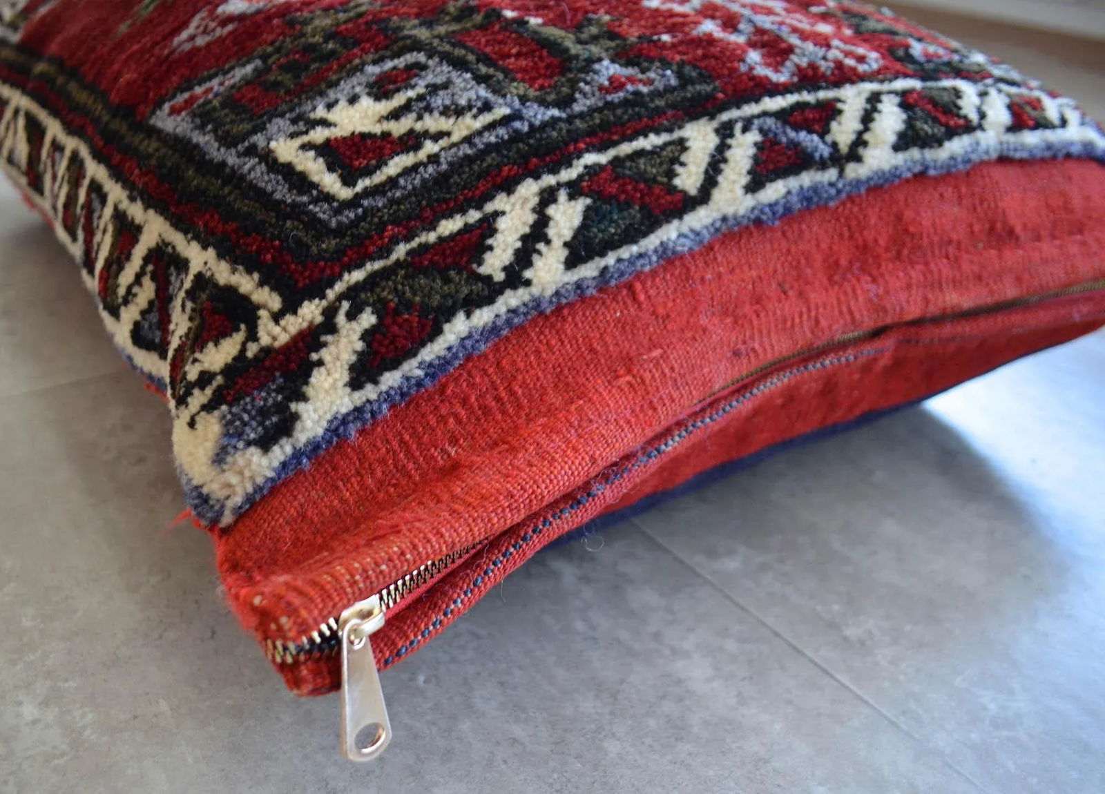 1960s Hand-Knotted Turkish Rug Pillow Cover - 3