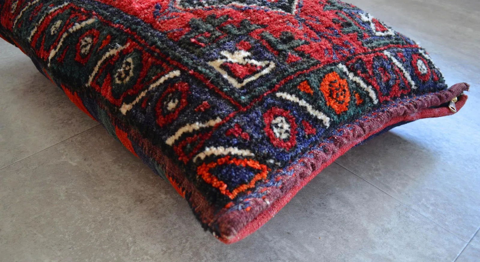 1960s Hand-Knotted Turkish Rug Pillow Cover - 5