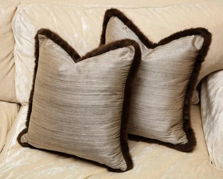 2018 Associated to the Highlands Clans From Scotland Anglo-Japanese Style Beige Fur/Silk Square Pill - 3