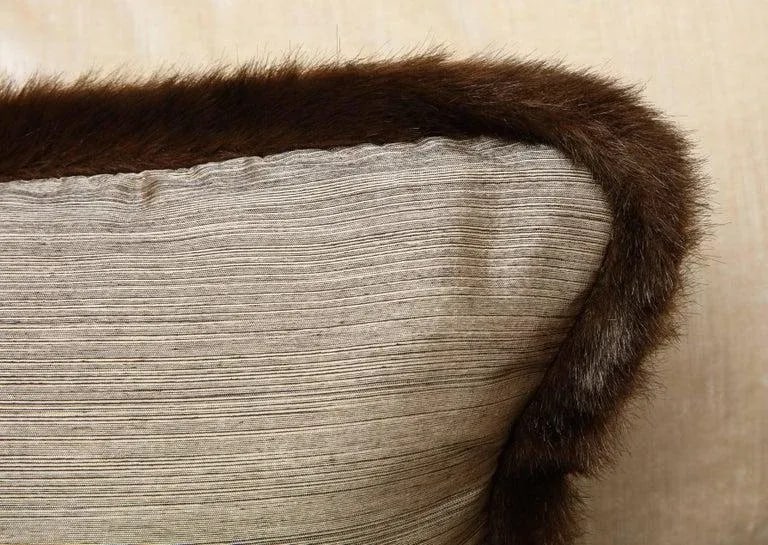 2018 Associated to the Highlands Clans From Scotland Anglo-Japanese Style Beige Fur/Silk Square Pill - 7