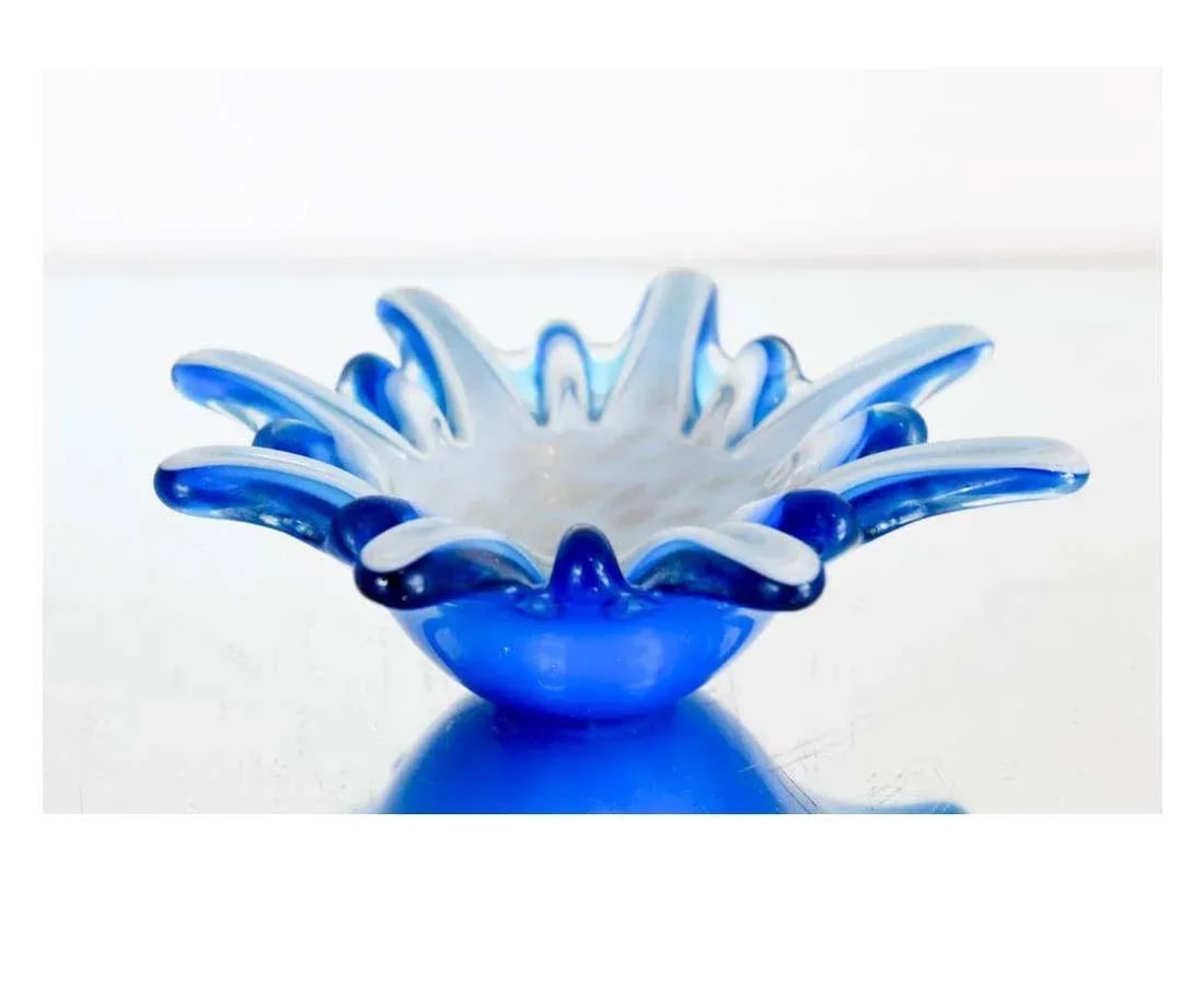 1960s Italian Blue and White Sommerso Art Glass Bowl - 6
