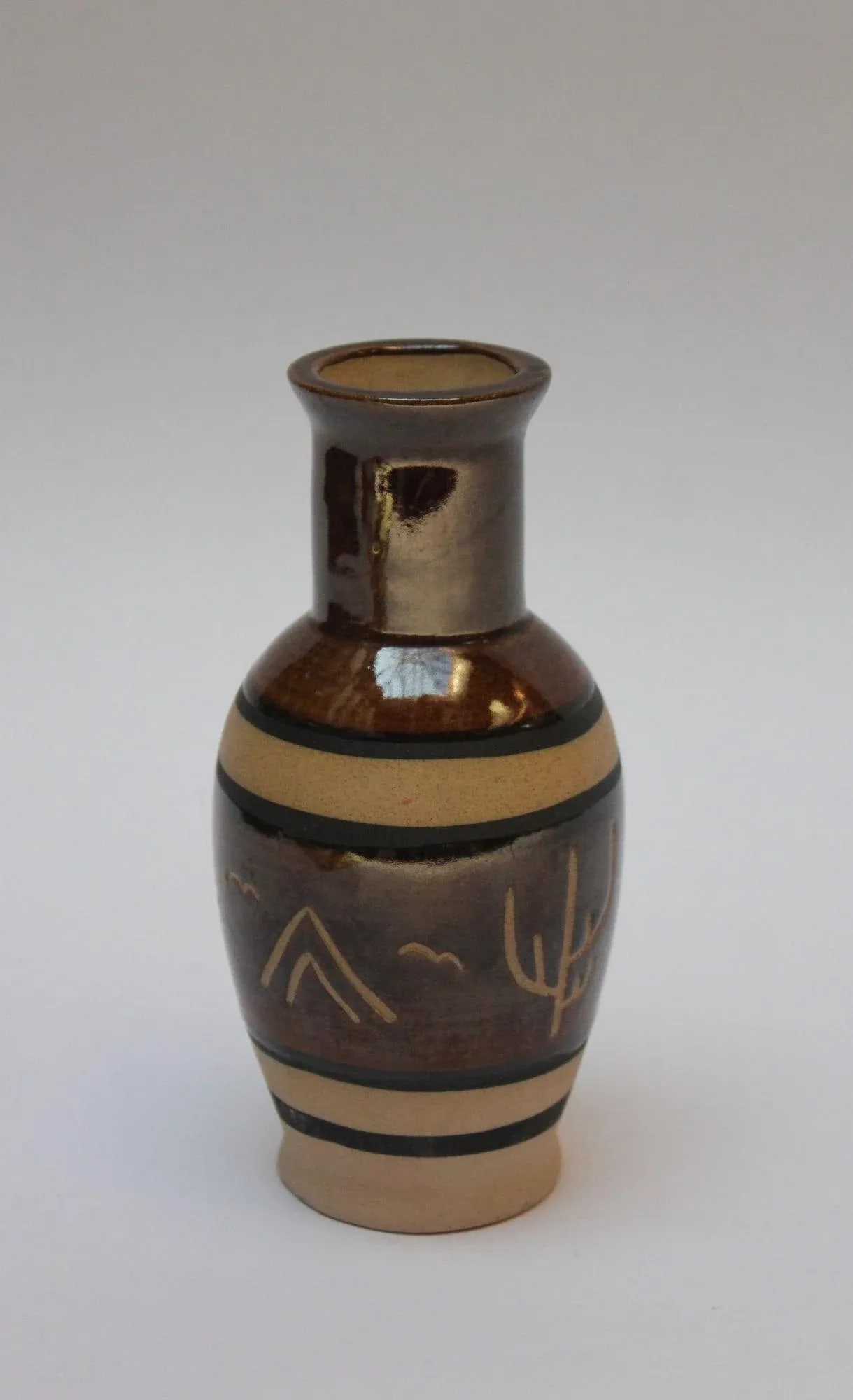 Vintage Incised Southwestern Stoneware Vase in the Style of Native American Arts and Crafts - 4