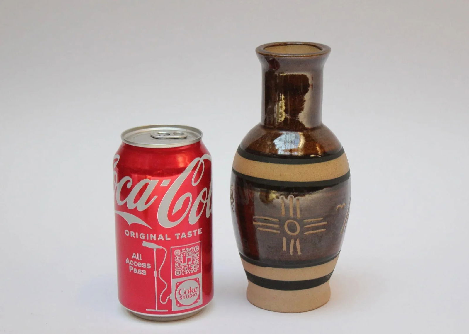 Vintage Incised Southwestern Stoneware Vase in the Style of Native American Arts and Crafts - 7