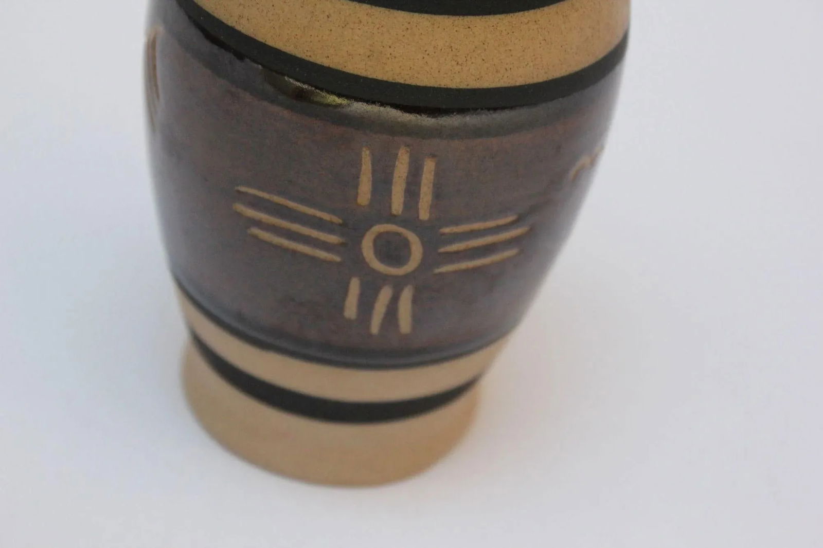 Vintage Incised Southwestern Stoneware Vase in the Style of Native American Arts and Crafts - 9