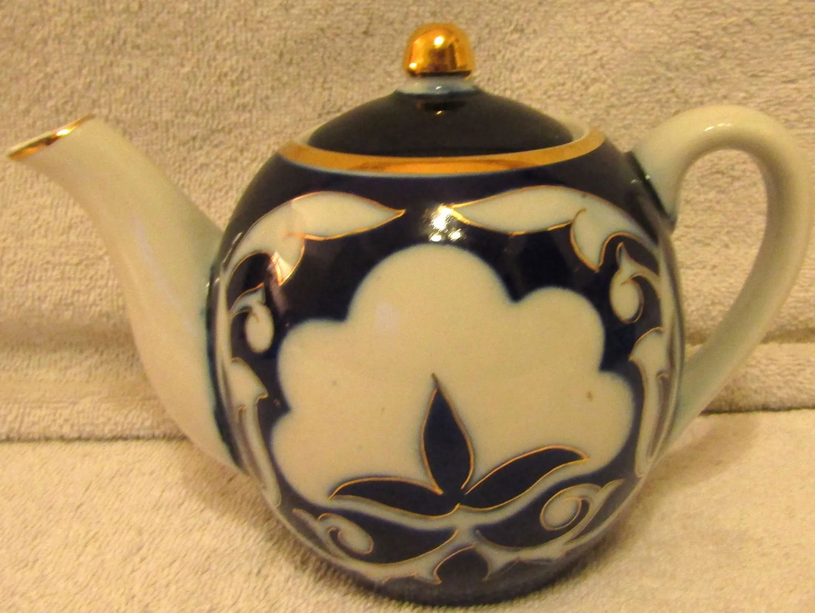 1940s Pahkta Porcelain Asian Cloud Floral 7 Piece Tea Set With Cups and Pitcher - 3