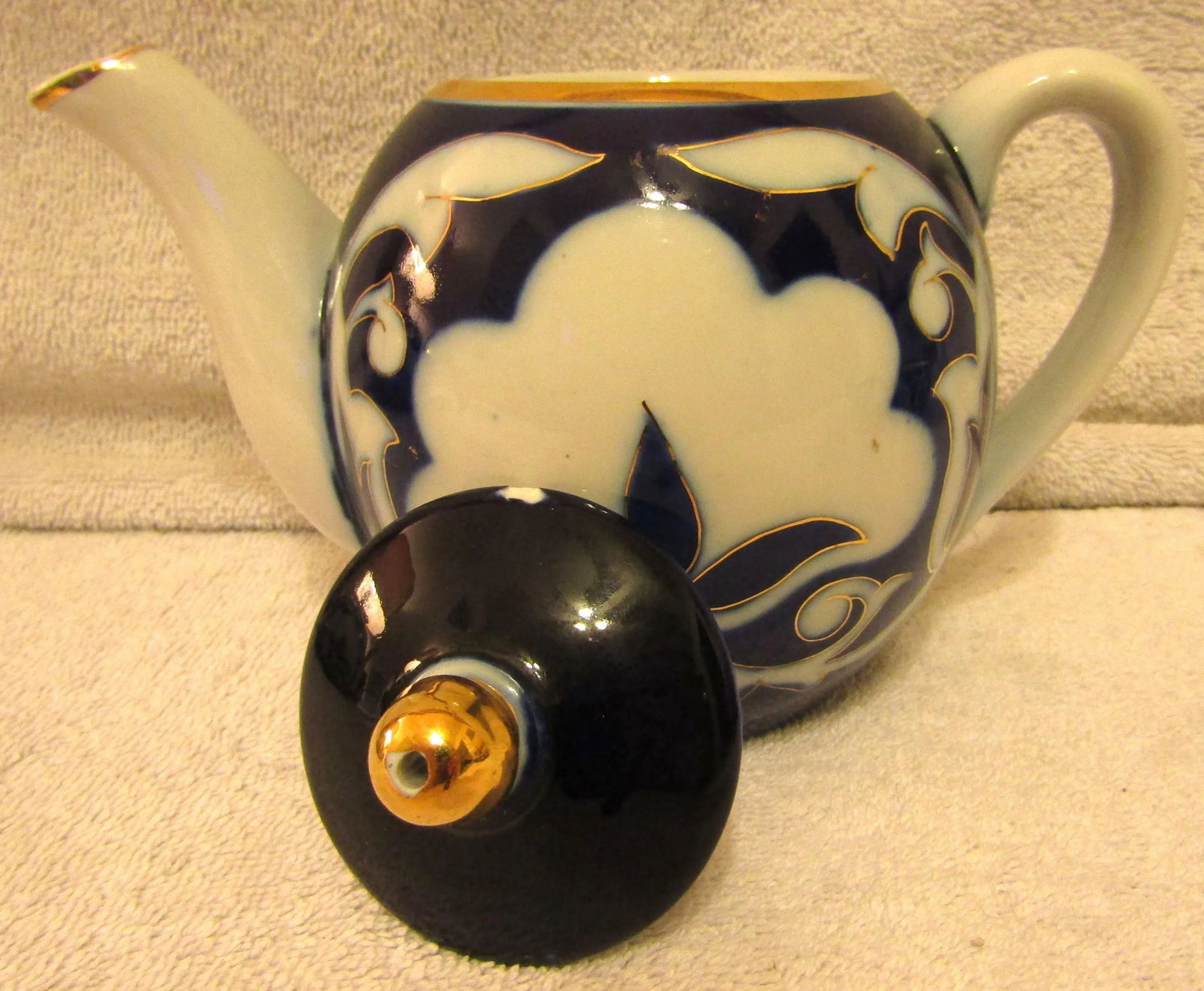 1940s Pahkta Porcelain Asian Cloud Floral 7 Piece Tea Set With Cups and Pitcher - 4