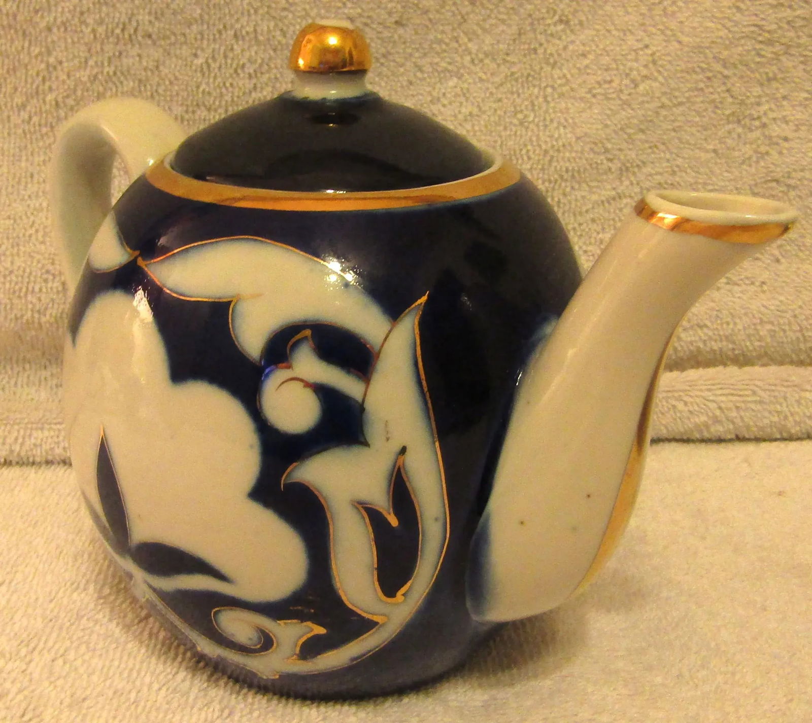 1940s Pahkta Porcelain Asian Cloud Floral 7 Piece Tea Set With Cups and Pitcher - 5