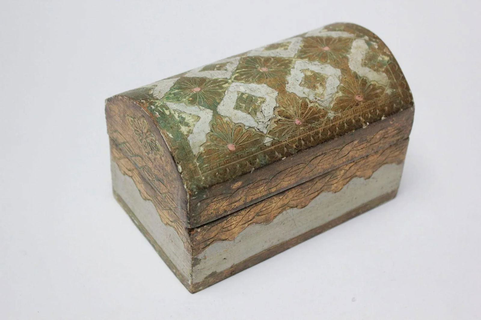 Vintage Italian Florentine Gilt-Wood Domed Box - 2