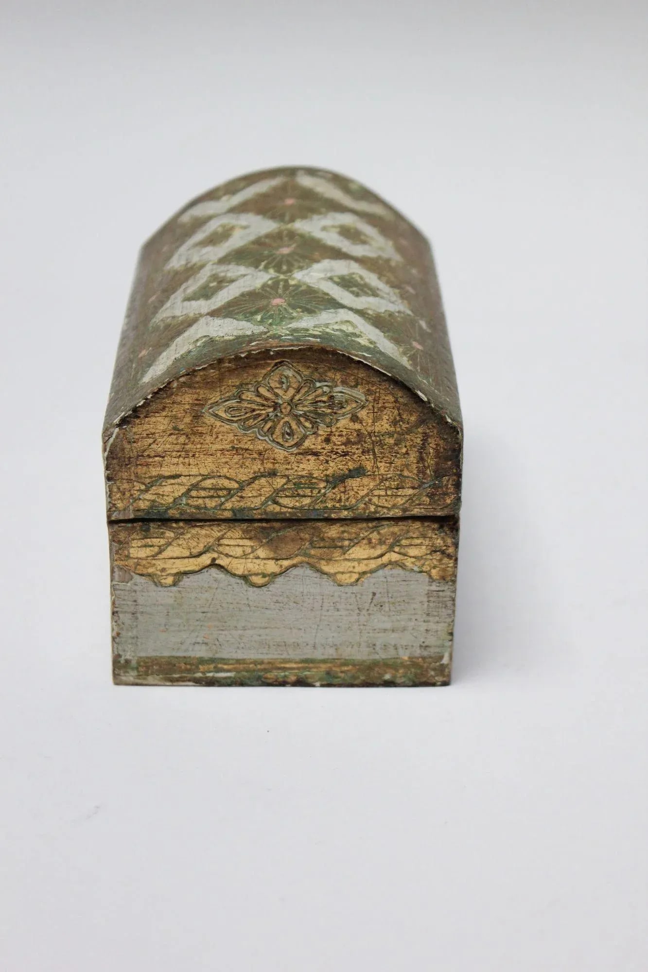 Vintage Italian Florentine Gilt-Wood Domed Box - 4