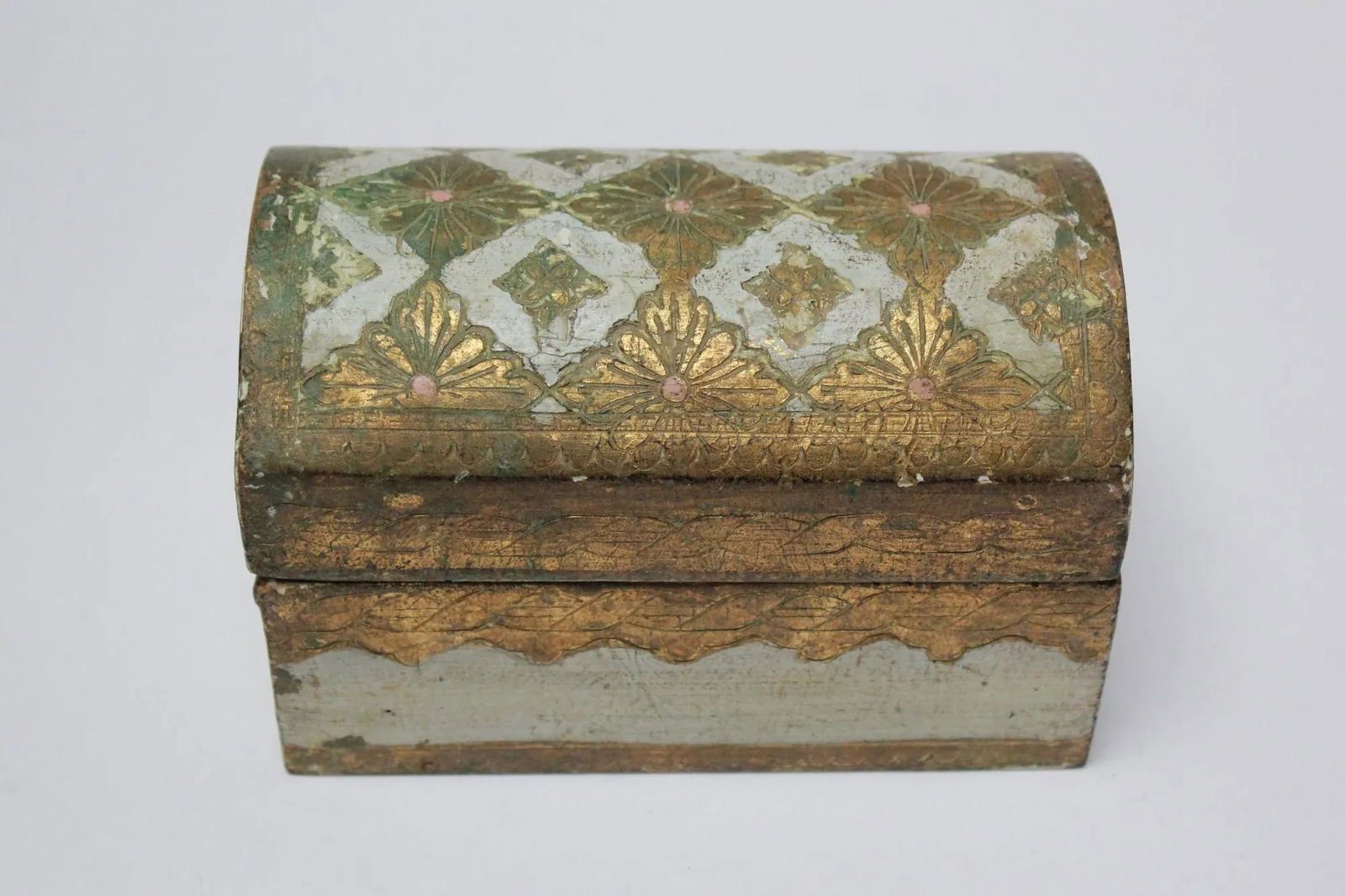 Vintage Italian Florentine Gilt-Wood Domed Box - 6