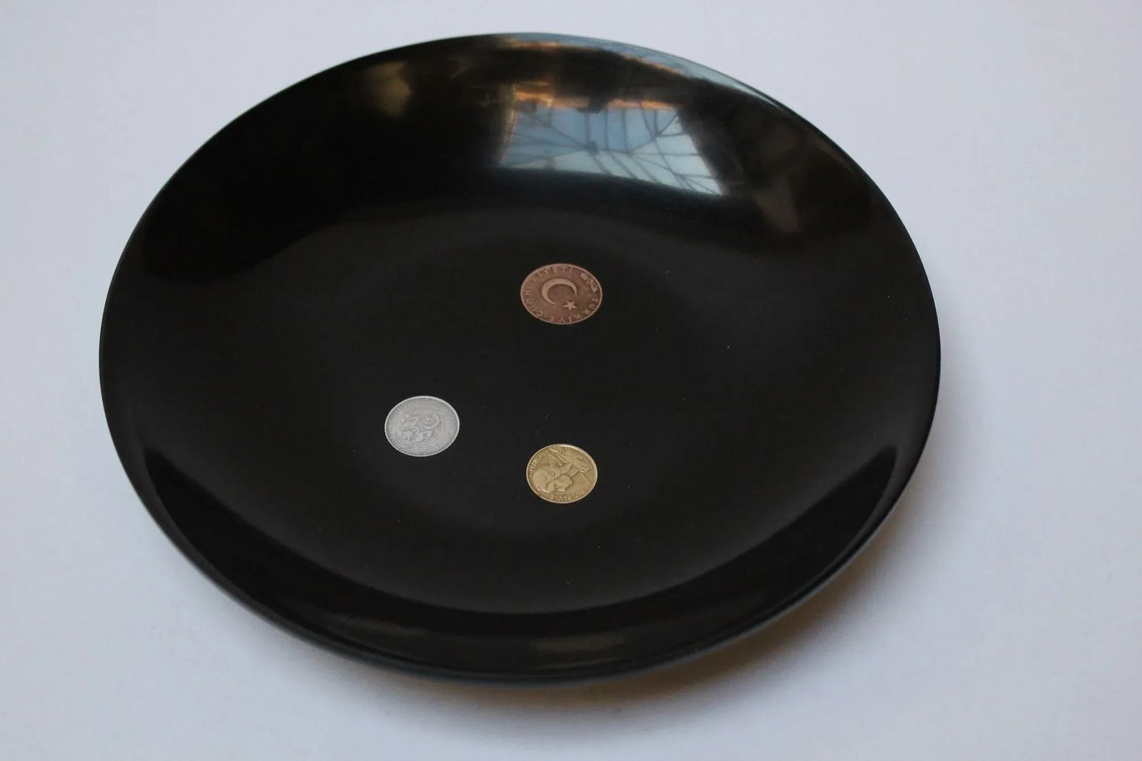Mid-Century Black Resin Inlaid "Coin" Bowl by Couroc - 7