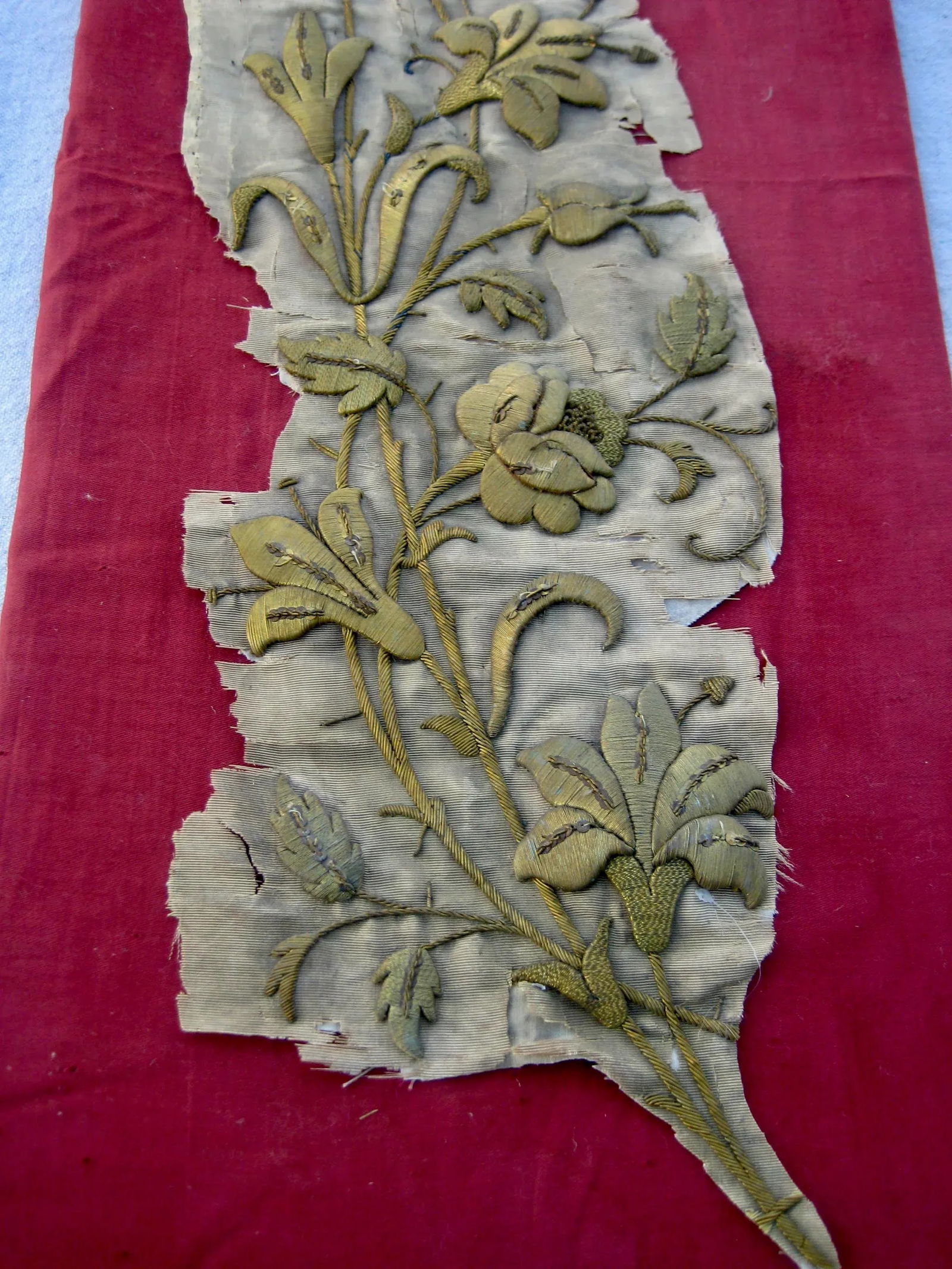 Early 19th Century Gold Embroidery Banner Fragment Flowers Branch (B) - 3