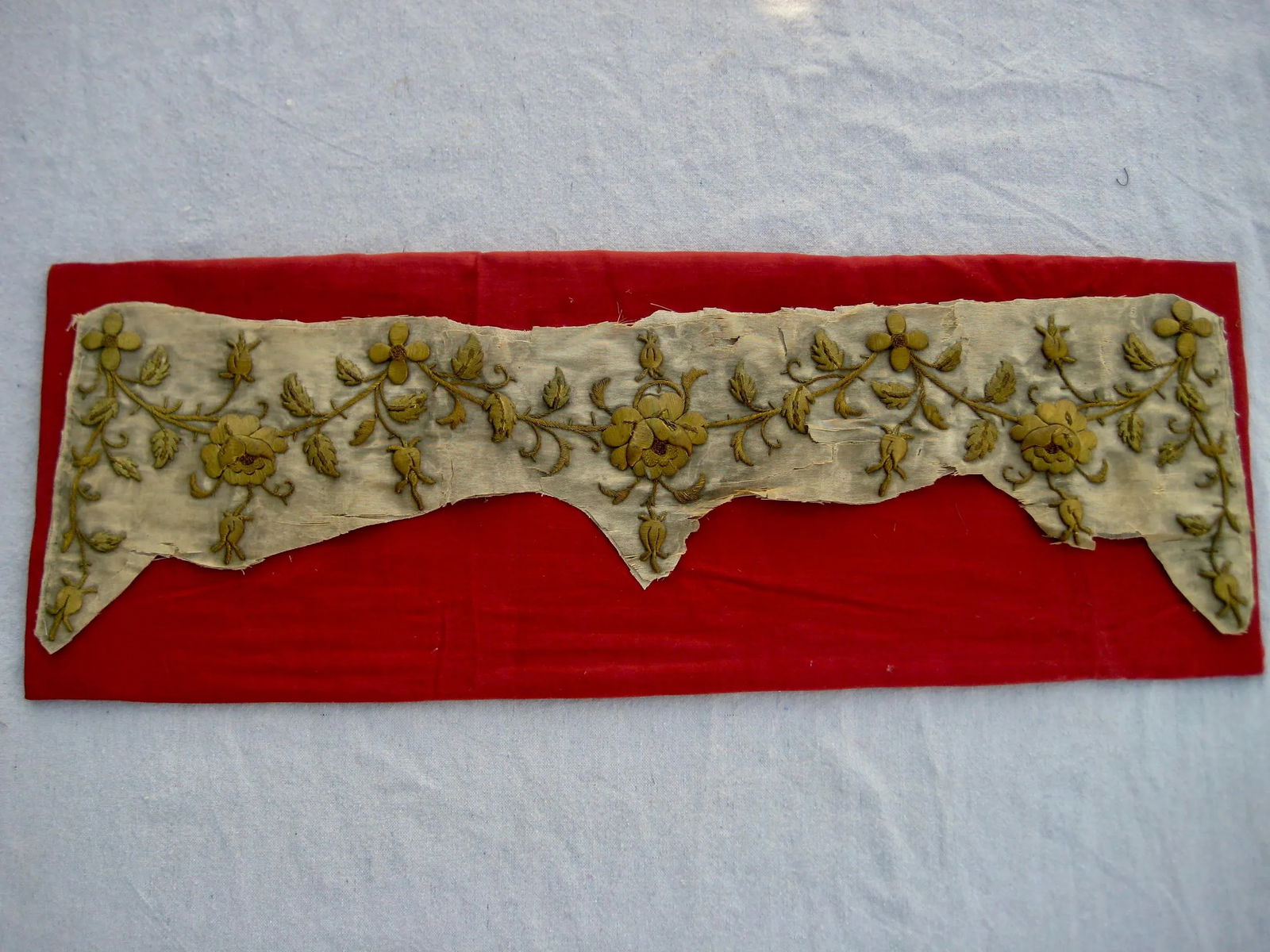 Antique Gold Embroidery Fragment Garland of Roses - 2