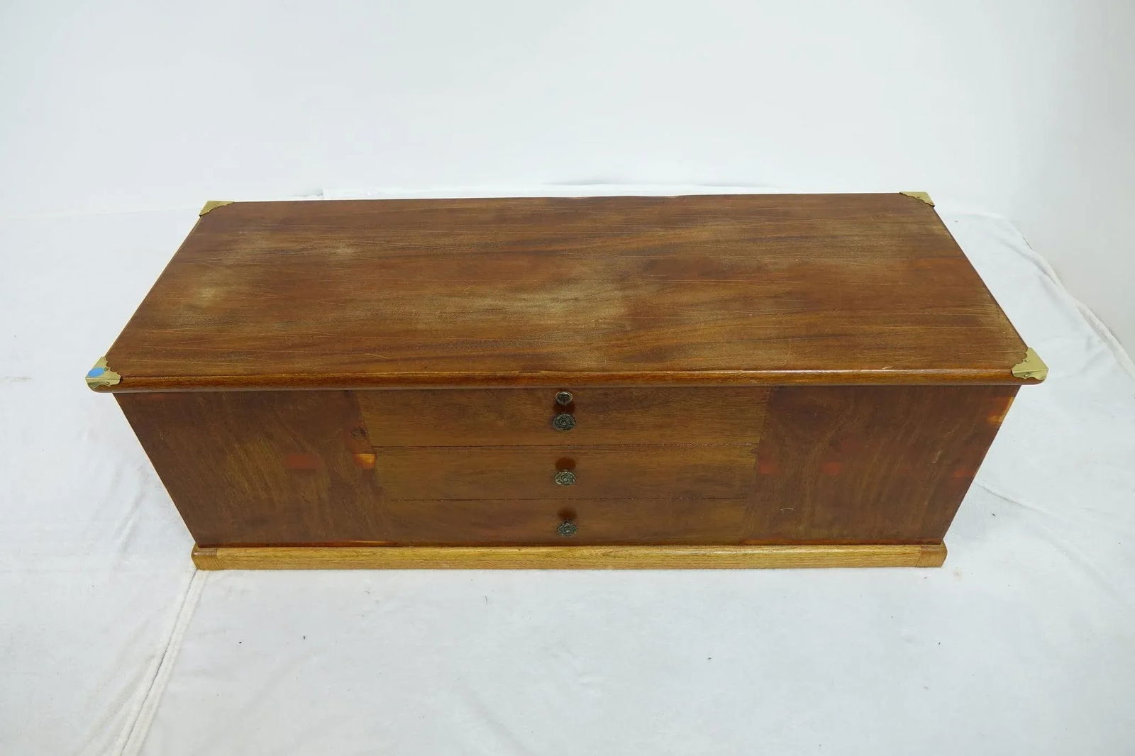 Late 20th Century Vintage Cedar Chest - 10