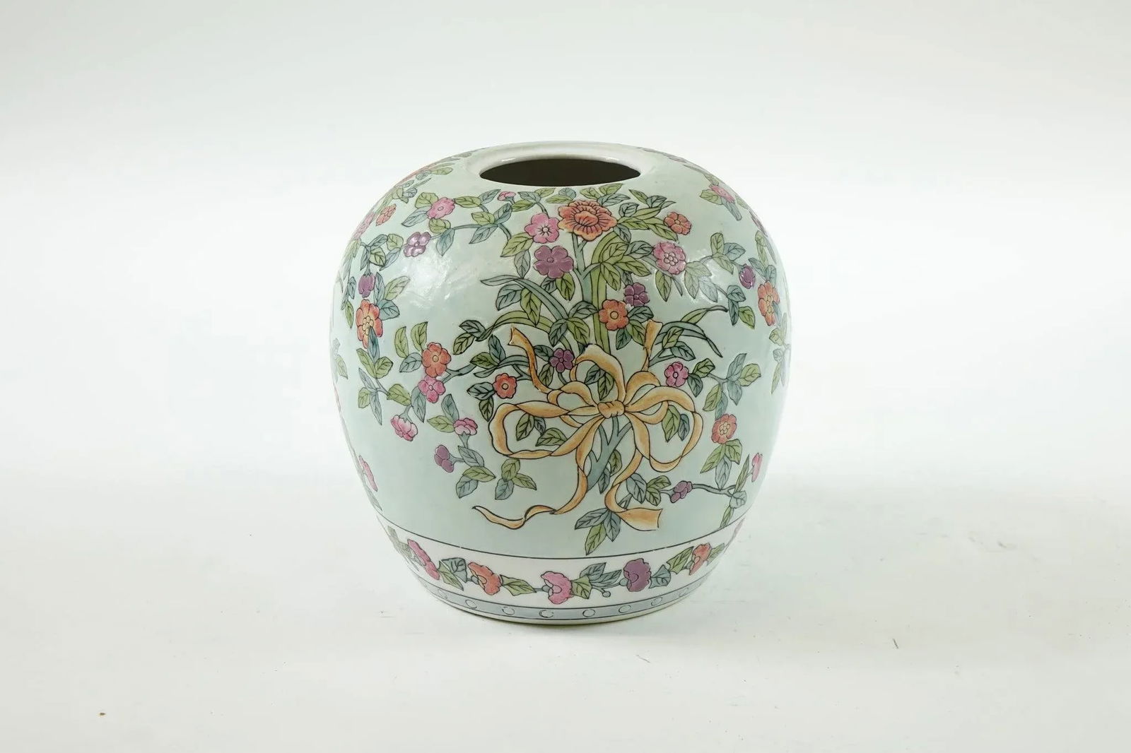1960s Chinese Porcelain Jar - 4