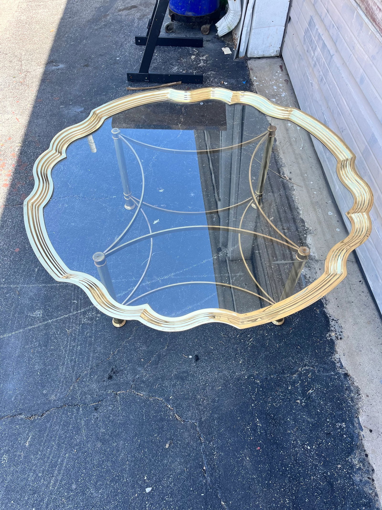 1970s Vintage Brass Scalloped Glass Coffee Table / Italy - 7