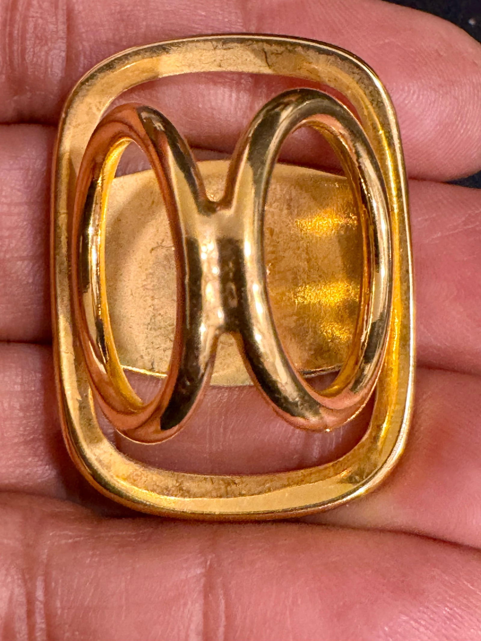 Salvatore Ferragamo Ganchini scarf ring /Ring gold Tone, Medium Size (1 of 17)