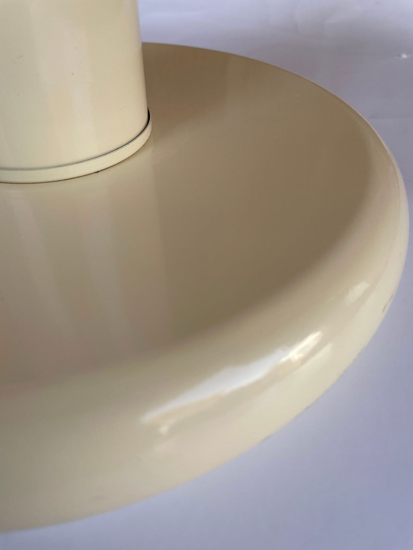 1980s Enamel Ivory Table Lamp With Original Pleated Shade - 3