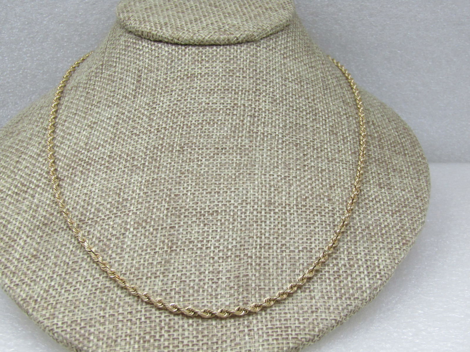 Vintage 10kt Gold Chain Necklace, 20", Yellow Gold, Appx. 2.5mm, Unisex: Title:Vintage 10kt Gold Chain Necklace, 20", Yellow Gold, Appx. 2.5mm, Unisex Description:Vintage 10kt Gold Chain Necklace, 20", Yellow Gold, Appx. 2.5mm, Unisex. Twisted rope chain with lobster clasp