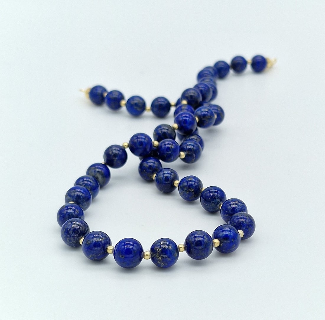 Lapis lazuli necklace with 18 kt gold spheres and 18 kt yellow Gold claps: Title:Lapis lazuli necklace with 18 kt gold spheres and 18 kt yellow Gold clapsDescription:10 mm Lapis lazuli necklace with 18 kt gold spheres and 18 kt yellow gold clasp; necklace length 43 cm; 