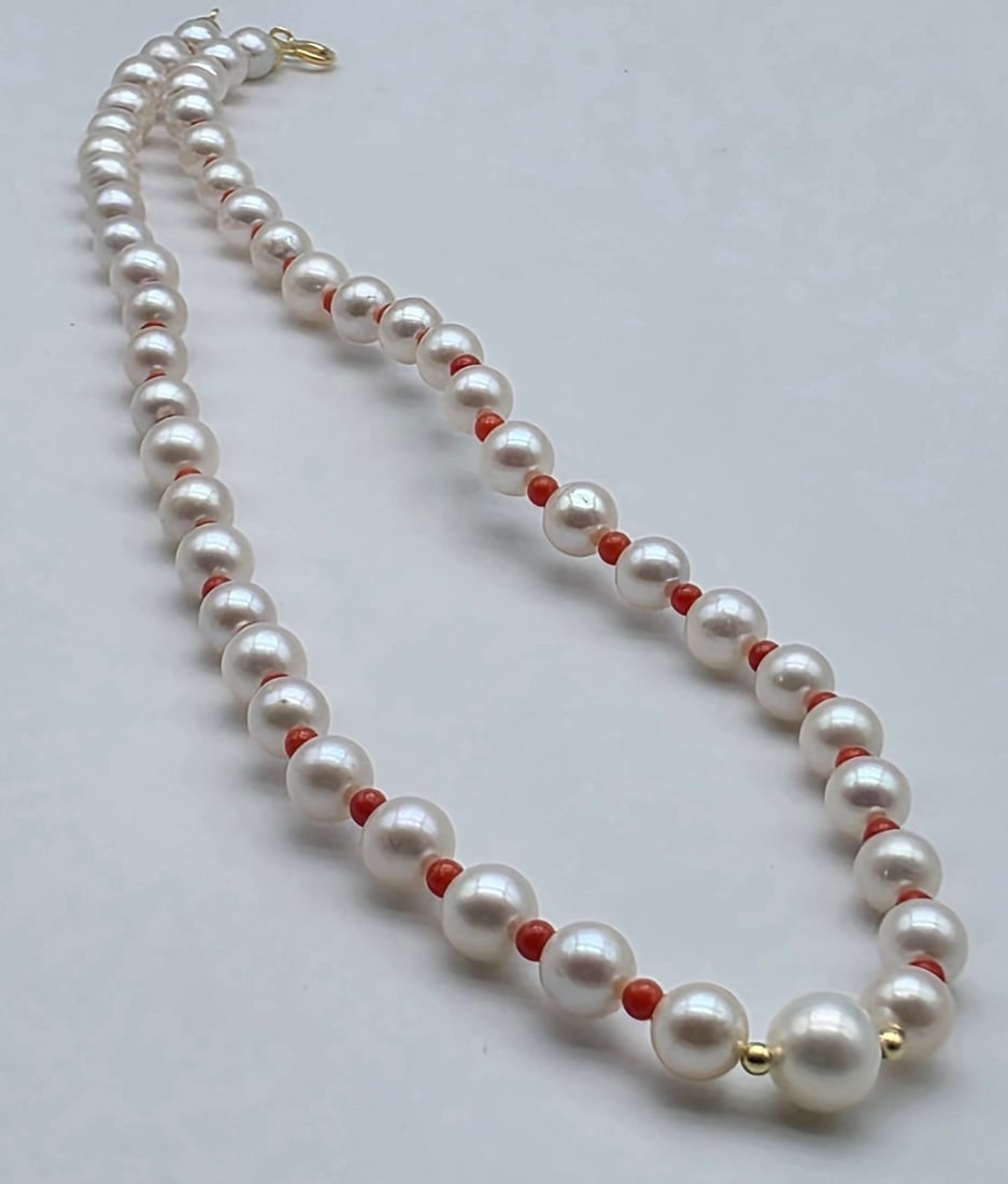 Akoya pearl necklace with coral, gold beads, and 18kt (750) yellow gold clasp: Title:Akoya pearl necklace with coral, gold beads, and 18kt (750) yellow gold claspDescription:Akoya pearl necklace with coral, gold beads, and 18kt (750) yellow gold clasp; The pearls range in