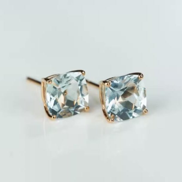 14K GOLD 2.9 CT NATURAL AQUAMARINE EARRINGS: Title:14K GOLD 2.9 CT NATURAL AQUAMARINE EARRINGSDescription:Ref:230528375Gold Content:14K GoldMain Gemstone:AquamarineNumber of stones:2Shape:CushionCarat Weight:2.9ct Color:BlueTreatment:NaturalCut