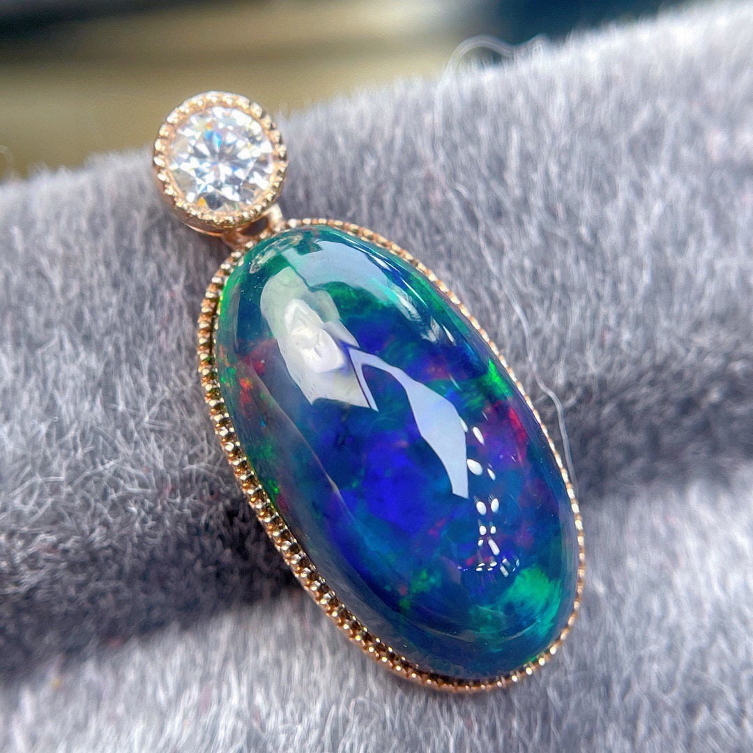 14K GOLD 6.37 CT NATURAL OPAL & DIAMOND PENDANT: Title:14K GOLD 6.37 CT NATURAL OPAL & DIAMOND PENDANTDescription:Ref:230528329Gold Content:14K GoldMain Gemstone:OpalNumber of stones:1Shape:OvalCarat Weight:6.37ct Color:BlackTreatment:NaturalCut