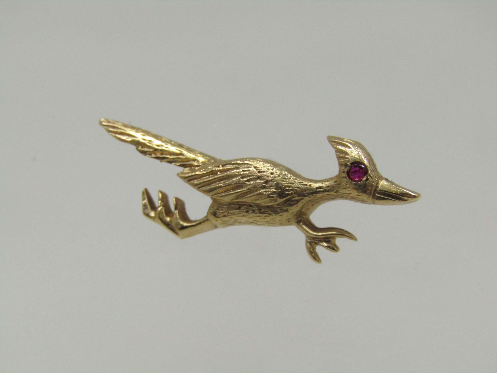 Vintage 14kt Road Runner Tack Pin, Ruby Eye (1 of 7)