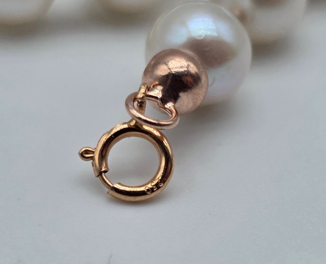 Set consisting of:; Akoya pearl necklace with 18kt rose gold beads; 18kt rose gold clasp - 4