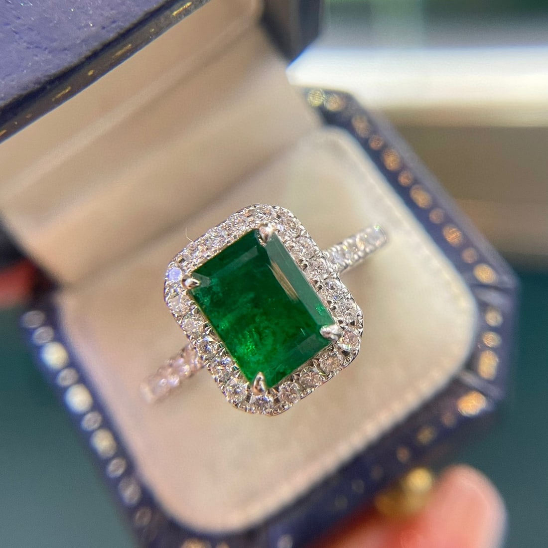 14K GOLD 1.7 CT VIVID GREEN NATURAL EMERALD & DIAMOND RING - 4